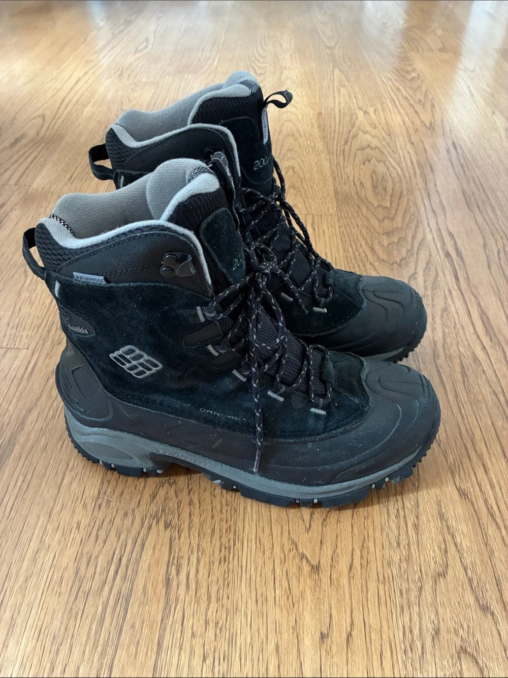 Columbia men’s BM5110-010 Omni-Heat boots, size 9